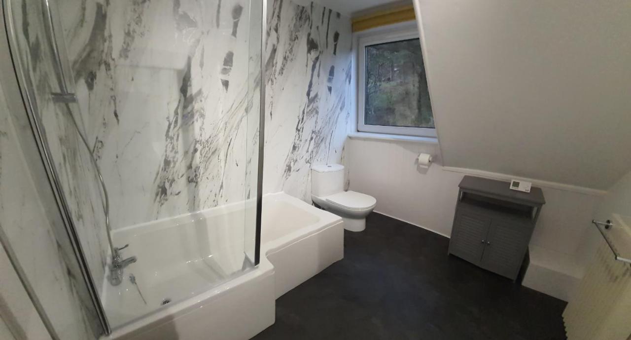 Skye Picture House Hotell Broadford  Exteriör bild